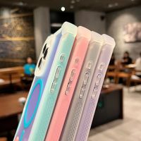 Coque de téléphone magnétique sans fil de luxe avec effet laser dégradé Aurora pour iPhone 17 Air 16 Pro Max 15 14 Plus 13, protection antichoc