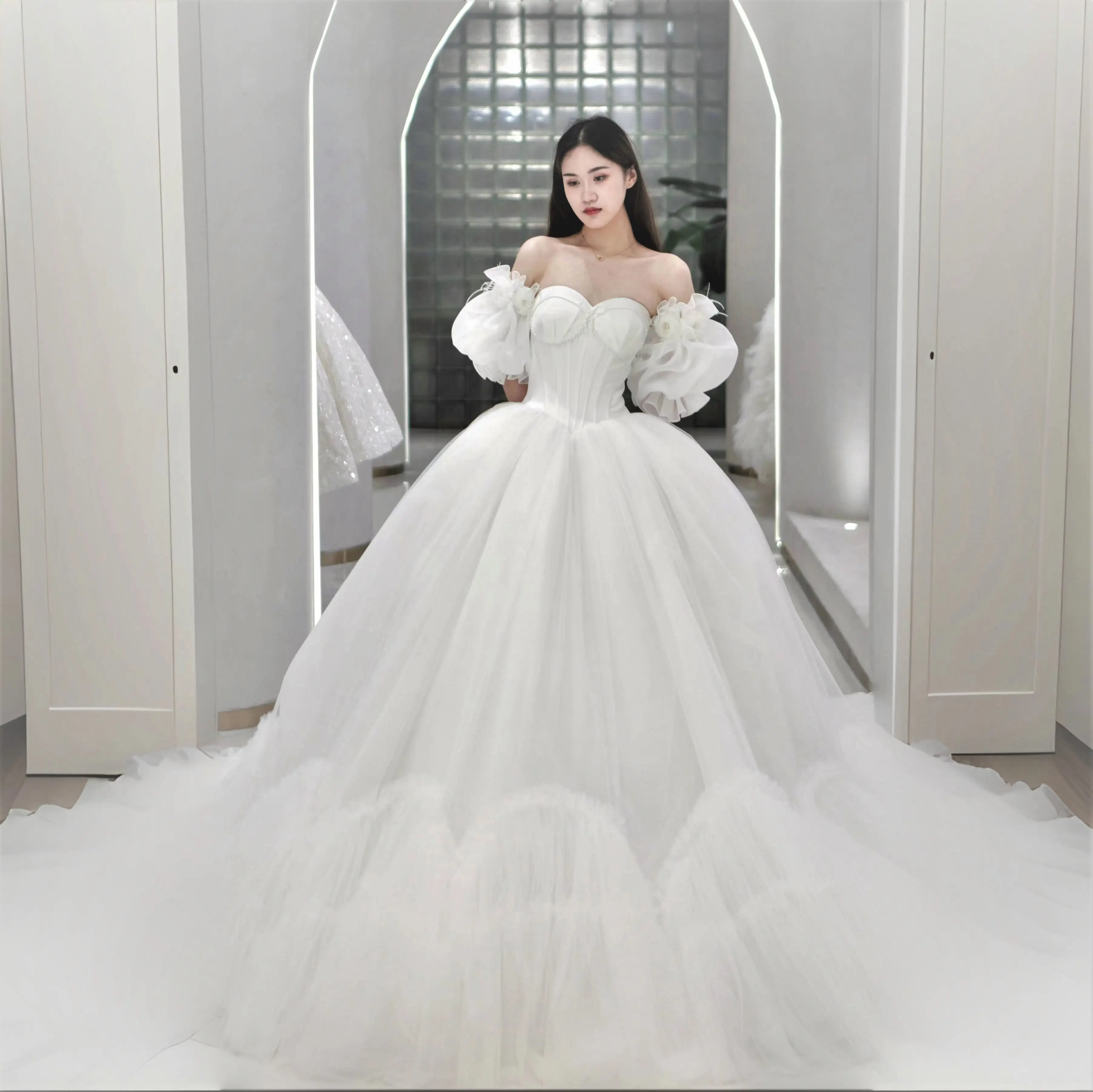 Nhà Máy Bán buôn Chất lượng cao bóng Gown đơn giản satin Organza Tulle Wedding Dress mk244 Puff tay áo ngắn người yêu cổ