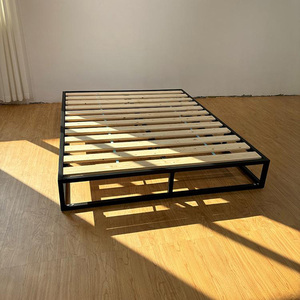 Cadre de lit en métal avec <span class=keywords><strong>sommier</strong></span> à lattes en bois, assemblage facile, tailles double et king size, mobilier moderne, base de lit pliable - Product Image 1