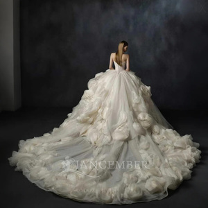 ชุดแต่งงานแบบไม่มีสายหนัง แขนกุด สไตล์เจ้าหญิงฝรั่งเศส ประดับดอกไม้ลูกปัด กระโปรงฟูฟ่อง ชุดออกงาน Lsjj04 - Product Image 5