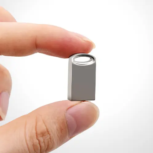 มินิโลหะ USB 2.0 แฟลชไดรฟ์เพลงรถยนต์ใหม่ U Disk พร้อมกุญแจสําหรับไดรฟ์ปากกา