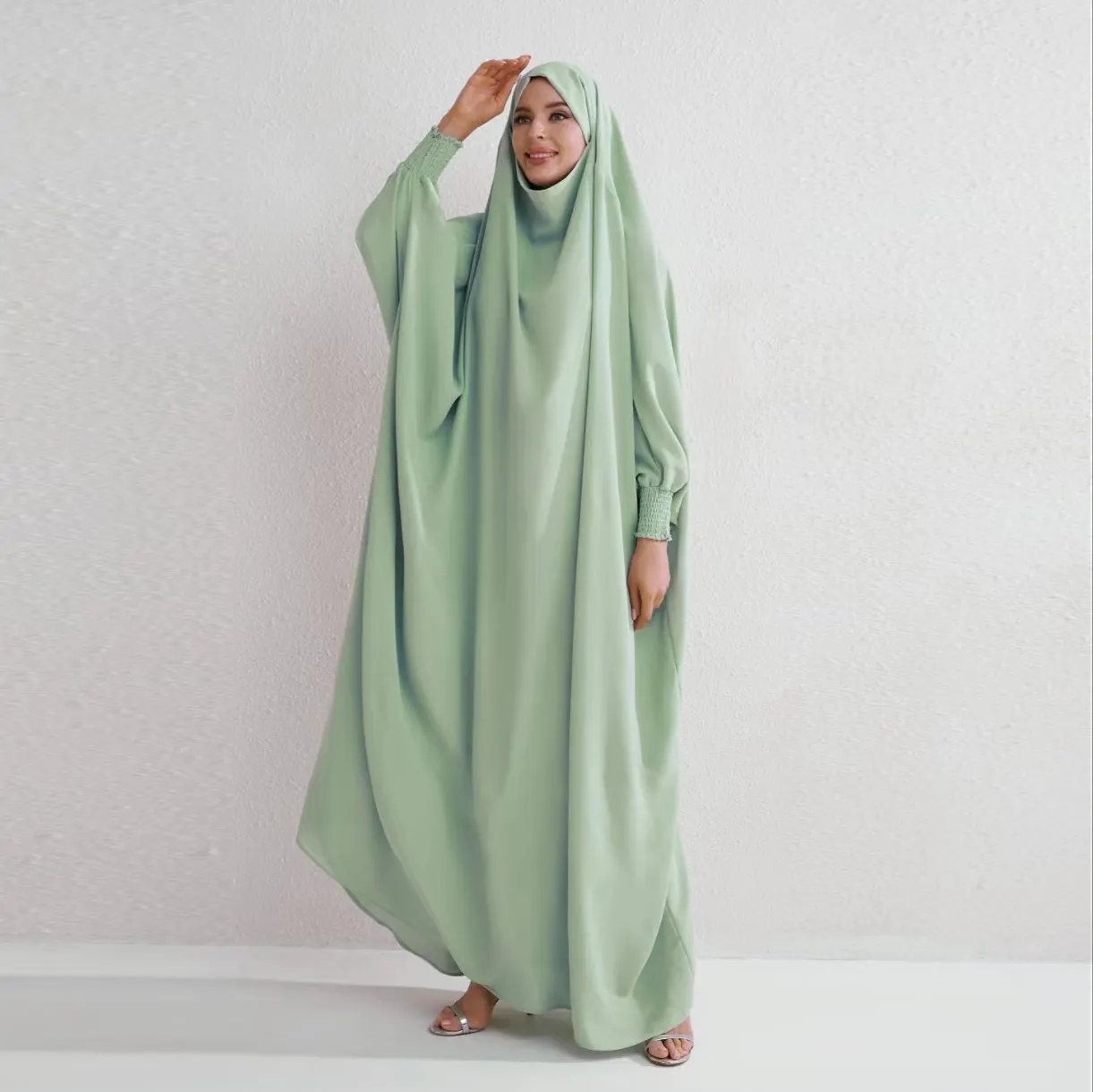 Penjualan laris pakaian wanita Muslim Timur Tengah warna Solid dengan jilbab leher kru jubah jubah Arab pemasok jubah