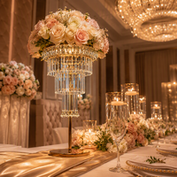 Support de centre de table haut de gamme en verre et cristal avec franges de fleurs en cristal à plusieurs niveaux pour mariage