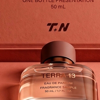 Boîte à parfum rigide de style livre rouge magnétique premium sur mesure pour une seule bouteille, présentation pour emballage de parfum personnalisé