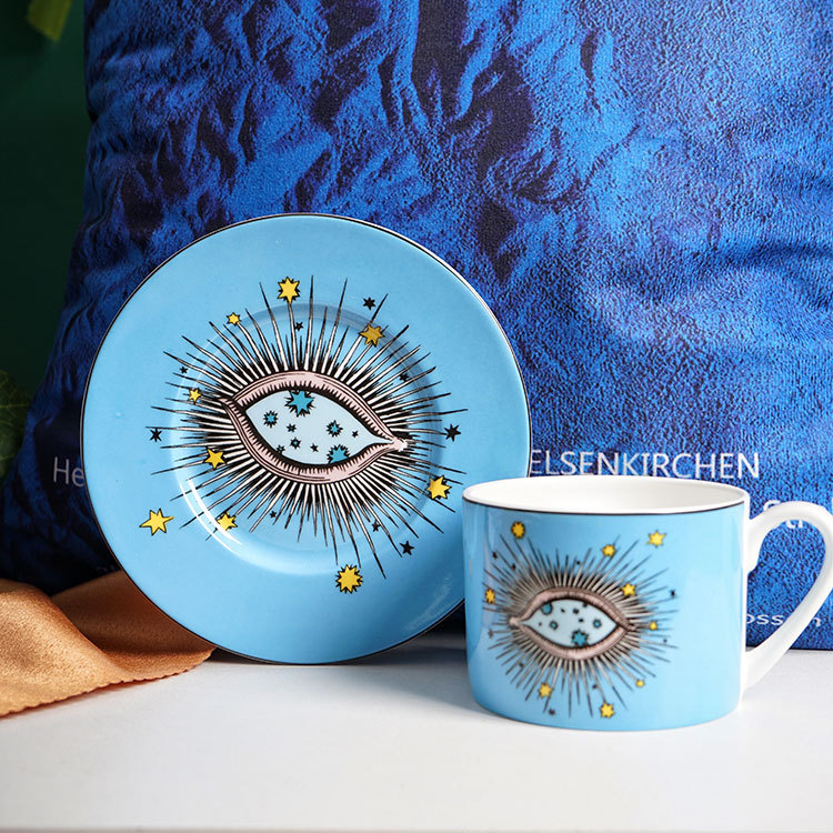 Taza y plato ojos azules