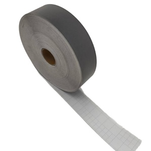 Bande réfléchissante auto-adhésive Aoke en tissu à perles de verre prismatiques haute luminosité, 5 cm, gris-argent, pour le transport - Product Image 1