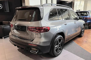 Voitures sans accident 2024 <span class=keywords><strong>Mercedes</strong></span> GLB <span class=keywords><strong>200</strong></span> mHEV <span class=keywords><strong>AMG</strong></span> Line 7G-DCT 1.3L SUV prêtes à être expédiées - Product Image 3