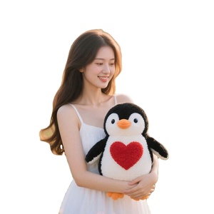 Pingüino de Peluche con Diseño Moderno y Corazón, Personalizado, Popular, Muñeco de Pingüino para Bebés - Product Image 1