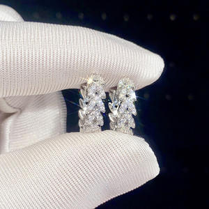 Orecchini E3835 in Oro Bianco con Diamanti Taglio Brillante Rotondo, Stile Classico da Sposa per Donna - Product Image 3