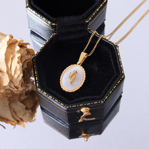 สร้อยคอพร้อมจี้ชุบทอง18K สำหรับเป็นของขวัญสำหรับผู้หญิงทำจากสเตนเลสสตีลลายเปลือกหอยสไตล์วินเทจ - Product Image 3