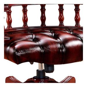 Chaise pivotante de bureau à domicile avec roulettes, base en bois, en cuir, américaine et européenne Chaise de bureau Boss réglable en hauteur. - Product Image 3