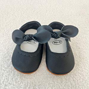 Toptan Özel Bebek Günlük Ayakkabıları Bebekler İçin Fiyonklu Kaymaz Kauçuk Yumuşak Tabanlı Düz PU İlk Adım Ayakkabıları Yenidoğan Fiyonk Süslemeli - Product Image 3