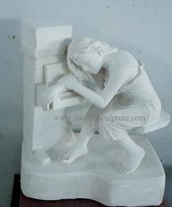 Statue en marbre blanc personnalisée d'une belle jeune fille avec un panier de fleurs Sculpture en pierre extérieure pour jardin - Product Image 4