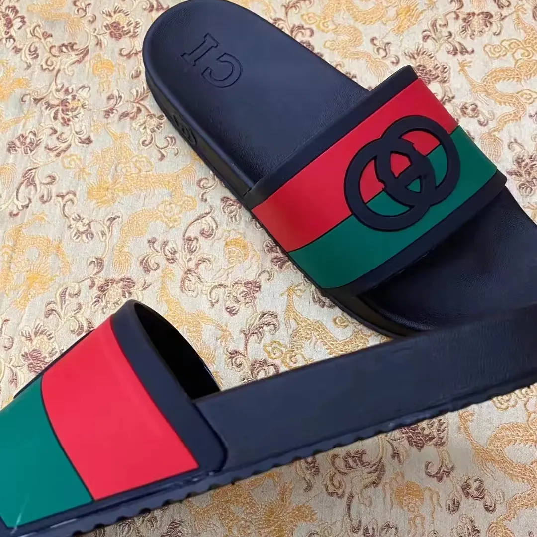 2024 yaz yeni tasarımcı mektup logosu sandalet düz slaytlar kırmızı yeşil çizgili baskılı lüks Unisex terlik erkek ayakkabısı