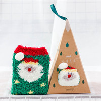 Chaussettes de Noël en polaire corail épaisse OEM avec broderie 3D de dessins animés, conçues pour l'intérieur en hiver, chaussettes douces et moelleuses pour la maison