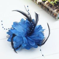 Fascinator rouge élégant avec plumes et fleurs, pince à cheveux, corsage, broche à perles, accessoires capillaires idéaux