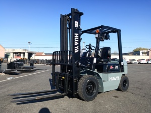 Chariot élévateur diesel HUAYA 1 tonne 2,5 tonnes, abordable, fiable, certifié CE, tout-terrain, moteur japonais, hauteur de levage 3-7m - Product Image 3