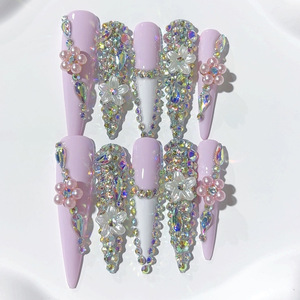 Faux ongles longs à talon aiguille faits à la main, motif floral délicat, strass scintillants, réutilisables, vente en gros - Product Image 1