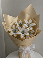 2026 Handgefertigte Lilien-Perlenblumen Perlenbesetzter Blumenstrauß Weihnachtsgeschenk Neujahrs-Blumenarrangement Heimdekoration Boutique