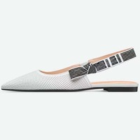 Sandales plates pour femmes en cuir perforé à bout pointu, avec bride arrière, personnalisables OEM/ODM, à rayures et nœud, respirantes, pour le bureau et le quotidien