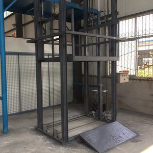 Almacén hidráulico de segundo piso Stock Productos de carga personalizados Cadena de guía interior Plataforma elevadora de riel de guía con controlador - Product Image 3