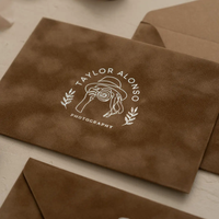 Enveloppes d'invitation élégantes personnalisées en velours avec dorure à chaud, enveloppes photo estampillées à chaud avec monogramme pour les invitations de mariage