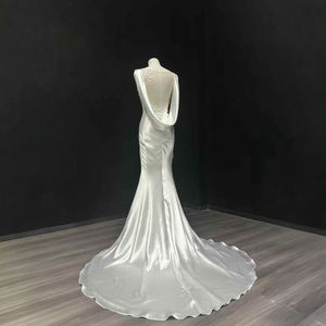 Robe de mariée sirène moderne et sexy NT35 en tulle, dos nu, avec appliques florales en cristal, longue jusqu'au sol - Product Image 2