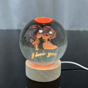 Boule de cristal laser 16 couleurs 4 modes d'éclairage Ours Cerf Voie lactée Saturne avec base en bois et télécommande MH-Q0263 - Product Image 4