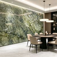 Table basse, îlot de cuisine et comptoir en marbre italien vert, dalles de marbre naturel moderne de luxe pour la décoration de salon et de villa