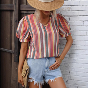 Camiseta a Rayas para Mujer, Cuello en V, Manga Corta Abullonada, Camiseta Informal a Rayas Coloridas con Detalle de Botón en la Espalda, Corte Holgado, Verano - Product Image 3