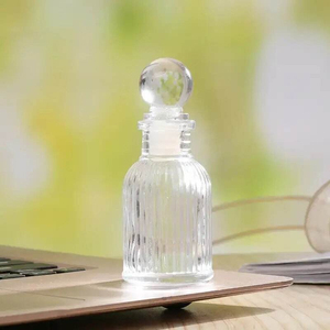 Botella de Perfume de Vidrio Transparente Tallada y Grabada, Estilo Retro Europeo, Ecológica, para Aceites Esenciales y Perfumes - Product Image 2