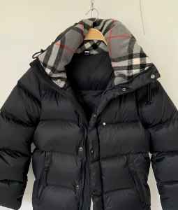 سترة شتوية رجالية للخارج مبطنة بالريش تصميم عصري جديد بأكمام قابلة للفصل سميكة مقاومة للماء والرياح - Product Image 2