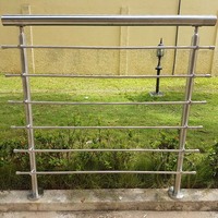Balustrades élégantes en acier inoxydable pour les escaliers d'hôtel et de maison modernes, de haute qualité et durables