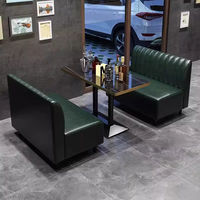 Ensemble de mobilier de restaurant moderne de style western rétro, tables et chaises en bois, banquette pour café et cantine d'hôtel