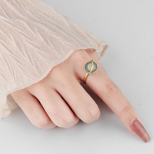 Anillo Abierto Giratorio Antiestrés para Mujer, Chapado en Oro sobre Cobre, con Circonitas Cúbicas de Colores y Diseño de Planeta - Product Image 2