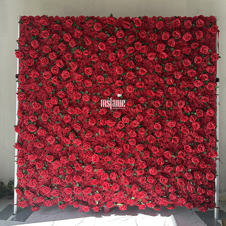 Muro di fiori rosa rossa