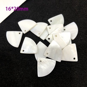 Venta al por Mayor de Conchas Naturales - Dijes Geométricos en Forma de Gota de Agua, Corazón, Luna y Estrella para Hacer Pulseras, Pendientes y Collares - Product Image 5