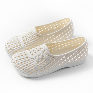 Nouvelles chaussures de jardin pour femmes, style Mary Jane, ajourées, confortables, durables, en PVC, antidérapantes, imperméables, respirantes, légères, en liège, pour l'été - Product Image 5
