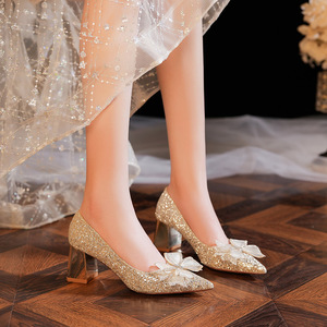 Elegantes Sandalias de Tacón con Punta Puntiaguda y Decoración de Lazo, Tacón Medio, Tacón Grueso, Fáciles de Poner, Zapatos para Fiesta de Boda, Dorado Brillante - Product Image 1