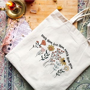 Sac fourre-tout en toile personnalisé avec motif « Enseignez-leur l'amour, aimez-les, regardez-les grandir » pour femme, réutilisable et tendance, idéal pour les voyages - Product Image 5