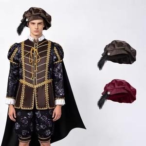 Boina Medieval Unisex con Pluma, Gorro Tudor de Gamuza con Pluma, Gorro de Ministrante, Gorro Renacentista Isabelino - Product Image 1