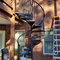 Escalier en colimaçon d'arrière-cour Escalier extérieur en métal Structure en acier résistant aux intempéries pour terrasse Patio Accès au jardin