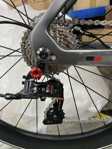 Vélo de <span class=keywords><strong>Course</strong></span> Léger R10 Pro 22 Vitesses en Fibre de Carbone avec <span class=keywords><strong>Frein</strong></span> à Disque et Caractéristiques Aérodynamiques – Offre Spéciale - Product Image 4