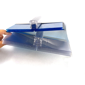 <span class=keywords><strong>Plaque</strong></span> alvéolaire en <span class=keywords><strong>polycarbonate</strong></span> multicouche personnalisée 10mm <span class=keywords><strong>12mm</strong></span> avec revêtement UV durable et verrouillage en U pour système de toiture - Product Image 5