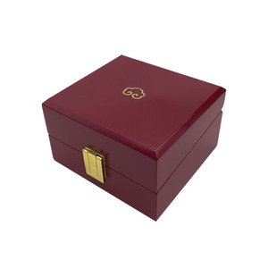 Caja de cigarros cuadrada de madera de nogal hecha a mano para embalaje de regalo - Product Image 3