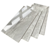 Revêtement de sol de salle de bain moderne en PVC de luxe Carreaux de vinyle autocollants imperméables, résistants à l'humidité et à l'usure Dernier modèle pour une utilisation en intérieur