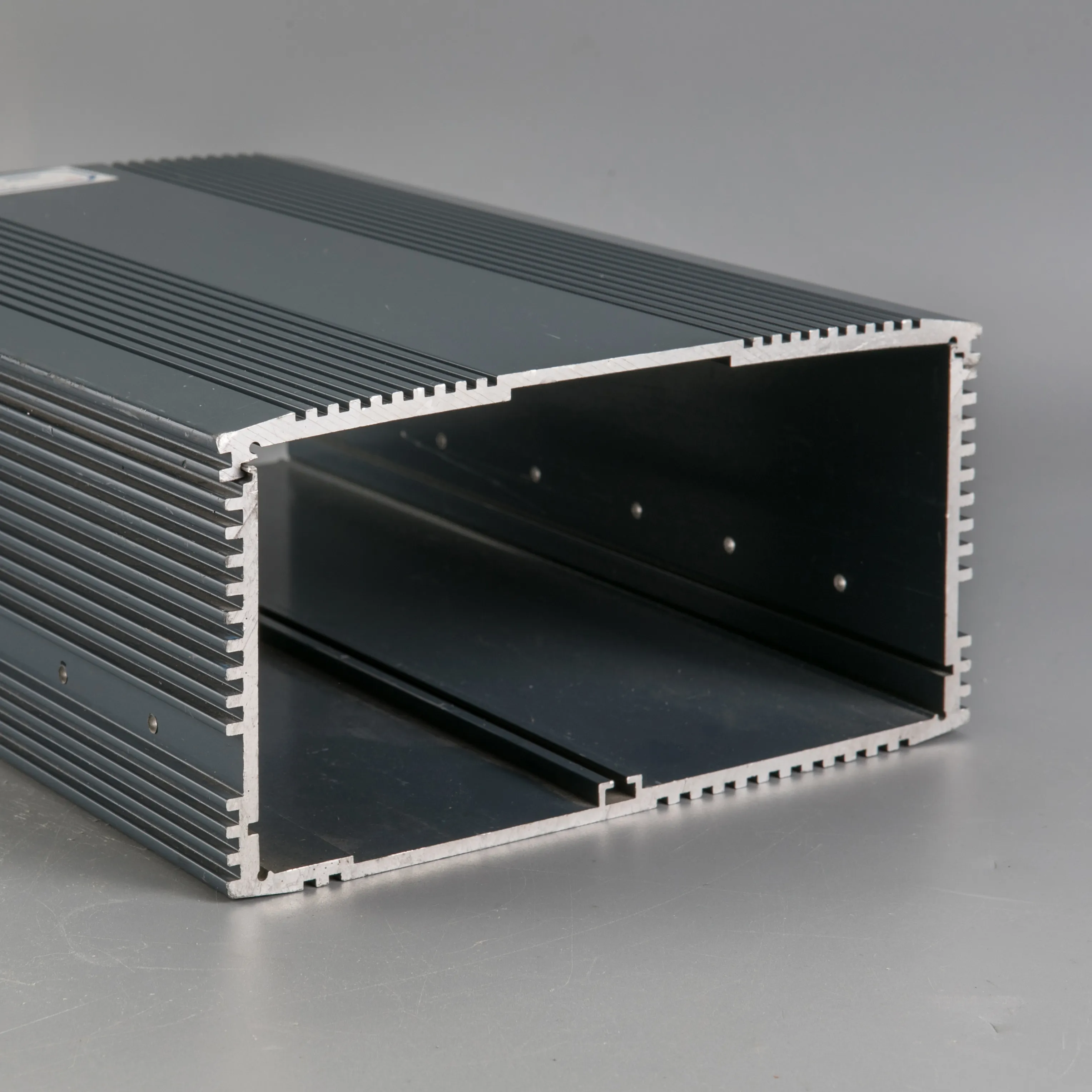 Sukey aluminium manufacturer of 6063-T5 aluminium hollow profiles with powder coating for aluminum extrusion box