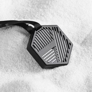 <span class=keywords><strong>Mini</strong></span> <span class=keywords><strong>d</strong></span>ésodorisant en bois suspendu portable de luxe vente chaude parfum de voiture frais solide pour le placement de pare-brise - Product Image 4