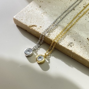 จี้เพชร CZ ทรงสวยหรู 3 รูปทรง กลม หยดน้ำ และเหลี่ยม ชุบทอง 18K เครื่องประดับมินิมอลสุดประณีต - Product Image 4