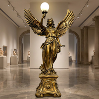Statue de déesse classique en bronze – Sculpture féminine hellénistique moulée à la cire perdue avec piédestal orné, Statue en bronze